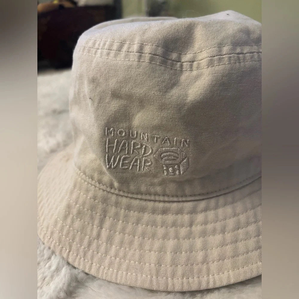 New With Tags! Mountain Hardware Packable Crushable Khaki Wander Pass Bucket Hat